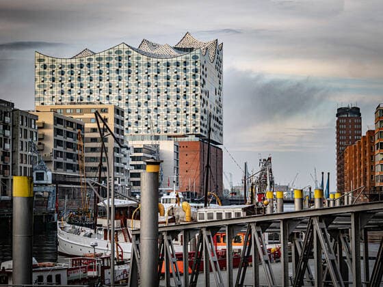 Hamburg; HafenCity mit ElbPhilharmonie Hamburg