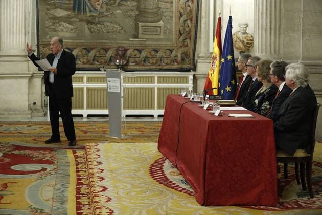 Entertainment Bilder des Tages Catalan poet Joan Margarit (C-R) delivers a speech after receiving the Ibero-American Poetry Queen Sofia Award at Royal Palace in Madrid, Spain, 22 November 2019. Catalan poet Joan Margarit is the artist who will be awarded with the Ibero-American Poetry Queen Sofia Award . Emeritus Queen Sofia hands in the Ibero-American Poetry Queen Sofia Award to Catalan poet Joan Margarit !ACHTUNG: NUR REDAKTIONELLE NUTZUNG!  Copyright: xJavierxLizonx GRAF4634 20191122-637100543693931470
