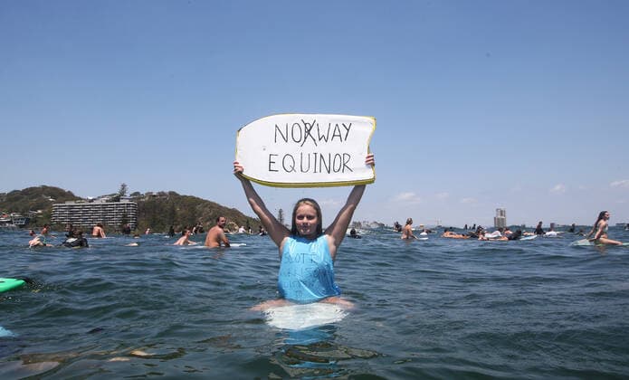 OIL DRILLING PROTEST GOLD COAST, Anti-oil drilling protesters are seen at Currumbin, on the Gold Coast . Protests were held around Australia in opposition to plans for Norwegian oil company Equinor to drill in the waters off the Great Australian Bight. ( NO ARCHIVING, EDITORIAL USE ONLY, NO USE IN BOOKS WITHOUT CONSENT GOLD COAST QLD AUSTRALIA  Copyright: xJASONxOBRIENx 20191123001434243444