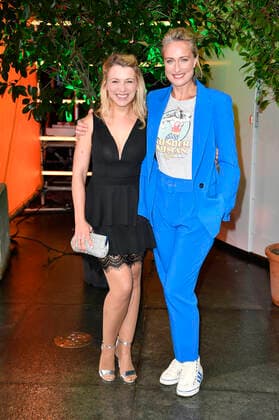 Iris Mareike Steen und Eva Mona Rodekirchen bei der Verleihung der 1. International Music Awards 2019 im UCI Luxe Mercedes Platz. Berlin, 22.11.2019