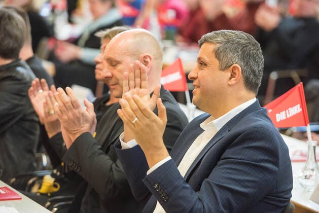 Berlin Politik Landesparteitag Die Linke. Landesparteitag des Berliner Landesverband der Partei Die Linke. am Samstag den 23. November 2019. Im Bild vlnr.: Udo Wolf, Fraktionsvorsitzender im Abgeordnetenhaus; Raed Saleh, Fraktionsvorsitzender der SPD im Abgeordnetenhaus. 23.11.2019, Berlin