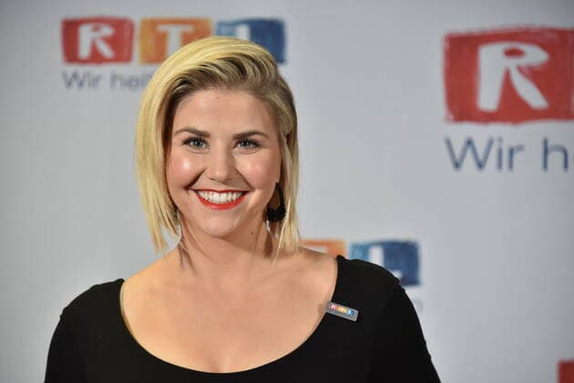 Die Sängerin Beatrice Egli posiert am 21.11.2019 in Hürth bei Köln beim 24. RTL Spendenmarathon wir helfen Kindern 2019.