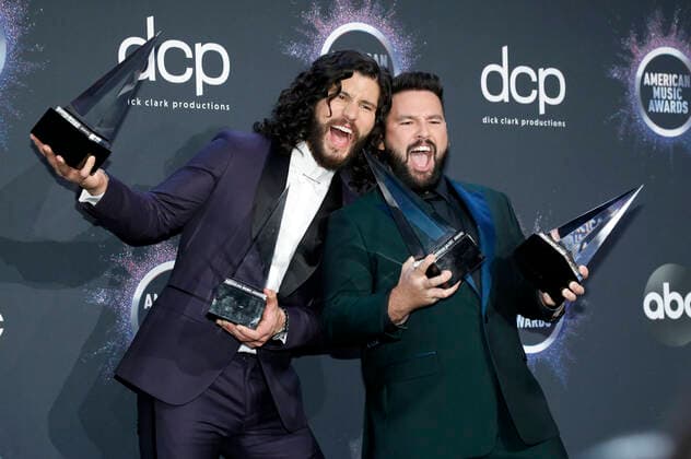 Dan Smyers und Shay Mooney (Dan + Shay) bei der Verleihung der 47. American Music Awards 2019 im Microsoft Theater. Los Angeles, 24.11.2019