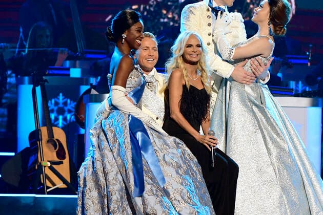 Bilder des Jahres 2019, Entertainment 11 November Entertainment Themen der Woche KW48 Entertainment Bilder des Tages Nashville, Tennessee - Kristin Chenoweth. 2019 CMA Country Christmas held at the Curb Event Center. Photo Credit: Dara-Michelle Farr AdMedia 247962 2019-09-25 Tennessee Nashville  Copyright: xAdMediax STAR_247962_086