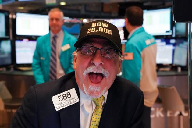 Bilder des Jahres 2019, News 11 November News Themen der Woche KW48 News Bilder des Tages November 25, 2019, New York, NY, USA: Traders work on the floor at the closing bell of the Dow Industrial Average at the New York Stock Exchange as the Dow sets a 13th record high on November 25, 2019 in New York. New York USA - ZUMAb09_ 20191125_zaf_b09_031 Copyright: xBryanxSmithx