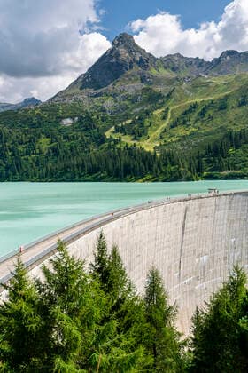 IMAGO Nature: Unsere Erde, Energiequellen, Wasserkraft Dam Speicher Kops against mountain, Vorarlberg, Austria, Europe  STSF02247