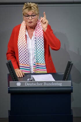 Berlin, Plenarsitzung im Bundestag Deutschland, Berlin - 26.11.2019: Im Bild ist Daniela Wagner (Bündnis 90 Die Grünen) während der Sitzung des deutschen Bundestags zu sehen. Berlin Bundestag Berlin Deutschland