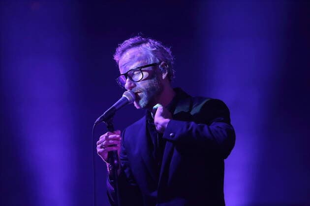 Bilder des Jahres 2019, Entertainment 11 November Entertainment Themen der Woche KW48 Entertainment Bilder des Tages Matt Berninger von der Band The National bei einem Konzert in der Columbiahalle in Berlin, 26. November 2019. Konzert von The National in Berlin *** Matt Berninger of the band The National at a concert in the Columbiahalle in Berlin, 26 November 2019 Concert of The National in Berlin