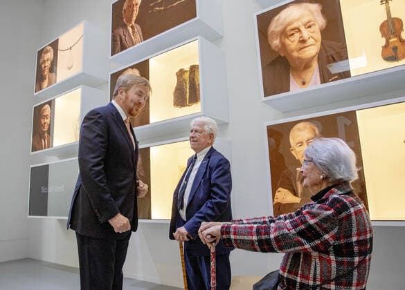 Bilder des Jahres 2019, Entertainment 11 November Entertainment Themen der Woche KW48 Entertainment Bilder des Tages Entertainment Bilder des Tages 27-11-2019 Vught King Willem-Alexander with old prisoners Ernst Verduin ( 1927) and Joke Folmer (1923) during the opening of the renewed remembrance center of Konzentrationslager Herzogenbusch , the National Monument Camp Vught. Camp Vught was a concentration camp of the German occupier during the Second World War. Since 1990 it has been open to the public as a National Monument.  Copyright: xPPEx