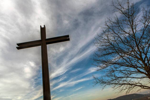 Volkstrauertag am 14. November Gipfelkreuz auf dem Koppel. Der Koppel ein Berg in der Ortsgemeinde Rheinbreitbach im rheinland-pfälzischen Landkreis Neuwied. Gipfelkreuz *** Gipfelkreuz auf dem Koppel Der Koppel a mountain in the municipality of Rheinbreitbach in the Rhineland Palatinate district of Neuwied Gipfelkreuz