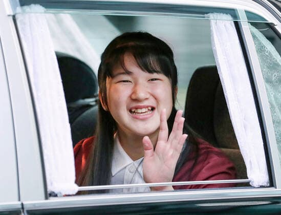 Bilder des Jahres 2019, Entertainment 12 Dezember Entertainment Themen der Woche KW48 Entertainment Bilder des Tages Princess Aiko on 18th birthday Japanese Princess Aiko, the only child of Emperor Naruhito and Empress Masako, arrives at the Imperial Palace in Tokyo to see former Emperor Akihito and former Empress Michiko on her 18th birthday on Dec. 1, 2019. (Pool photo) 