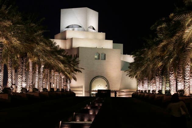Creative Highlights World Doha, Qatar, 13.09.2019 Das Museum für Islamische Kunst (englisch Doha Museum of Islamic Art ) ist ein Kunstmuseum im Emirat Katar und gilt als eines der bedeutendsten Museen für islamische Kunst auf der Arabischen Halbinsel. Das Museum wurde von dem berühmten Architekten I. M. Pei entworfen. *** Doha, Qatar, 13 09 2019 The Museum of Islamic Art English Doha Museum of Islamic Art is an art museum in the Emirate of Qatar and is considered one of the most important museums of Islamic art on the Arabian Peninsula The museum was designed by the famous architect I M Pei