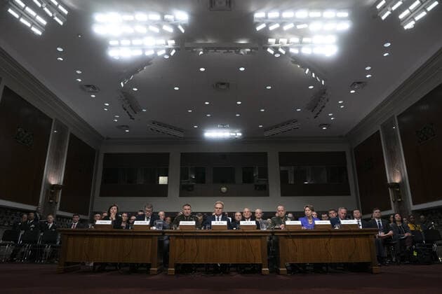 Bilder des Jahres 2019, News 12 Dezember News Bilder des Tages December 3, 2019, Washington, District of Columbia, USA: Director of Defense Capabilities and Management at the Government Accountability Office Elizabeth Field, Secretary of the Army Ryan McCarthy, Acting Secretary of the Navy Thomas Modly, Secretary of the Air Force Barbara Barrett, Chief of Staff of the U.S. Army General James McConville, Chief of Naval Operations Admiral Michael Gilday, Commandant of the Marine Corps General David Berger, and Chief of Staff of the U.S. Air Force General David Goldfein testify before the United States Senate Committee on Armed Services at the U.S. Capitol in Washington D.C., U.S., on Tuesday, December 3, 2019. The panel discussed reports of substandard housing conditions for U.S. service members. Washington USA - ZUMAs152 20191203_zaa_s152_005 Copyright: xStefanixReynoldsx