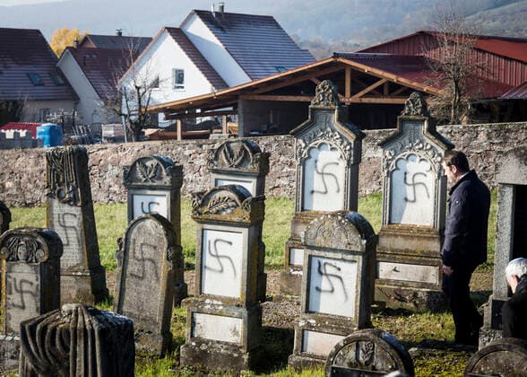 Bilder des Jahres 2019, News 12 Dezember News Bilder des Tages Cristophe Castaner This picture taken on December 4, 2019, shows the jewish Westhoffen cemetery near Strasbourg, eastern France, where 107 graves were found vandalised with swastikas and antisemitic inscriptions. NEWS : Visite de Christophe Castaner a Strasbourg - 04 12 2019 ElyxandroCEGARRA Panoramic 