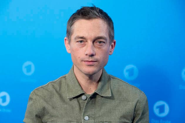Volker BRUCH, Schauspieler, Protagonist in der Serie Babylon Berlin , Portraet, Porträt, Portrait, Angeschnittenes Einzelbild, Einzelmotiv, Jahres-Pressekonferenz der ARD, Programmpressekonferenz, in Hamburg am 03.12.2019, *** Volker BRUCH, actor, protagonist in the series Babylon Berlin , Portrait, Portrait, Portrait, Single cut, Single motif, Annual press conference of ARD, Programme press conference, in Hamburg on 03 12 2019,