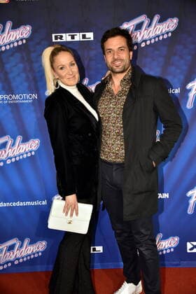 Schauspieler Janine Kunze, l-r und Kai Schumann kommen zur Premiere und Tourneeauftakt von Flashdance - Das Musical am 04.12.2019 in Köln. *** Actors Janine Kunze, l r and Kai Schumann come to the premiere and tour kick-off of Flashdance Das Musical on 04 12 2019 in Cologne