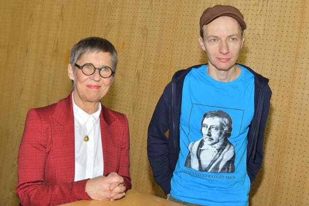 Fototermin Moderatoren mit Statuetten EFA 2019 Dietrich Brueggemann, Marion Doering (Kuenstlerische Leiterin) Fototermin zur Vorstellung des EFA ( European Film Awards 2019) im Haus der der Berliner Festspiele in Berlin am 04.12.2019
