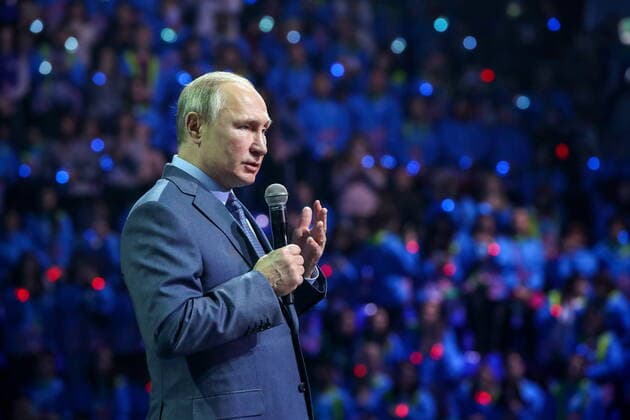 Bilder des Jahres 2019, News 12 Dezember News Bilder des Tages SOCHI, RUSSIA - DECEMBER 5, 2019: Russia s President Vladimir Putin addresses the Volunteer of Russia 2019 award ceremony as part of the International Volunteer Forum at Shaiba Arena. Mikhail Klimentyev Russian Presidential Press and Information Office TASS  TS0C600A