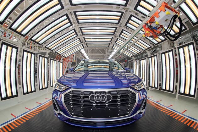 Bilder des Jahres 2019, News 12 Dezember TIANJIN, CHINA - DECEMBER 05: Employees work on the assembly line of Audi Q3 at a whole-vehicle manufacturing base of the Sino-German joint venture FAW-Volkswagen Automotive Co Ltd on December 5, 2019 in Tianjin, China. Volkswagen Group China and its partners will invest over 4 billion euros in China in 2020.  Copyright: xVCGx CFP111262382184