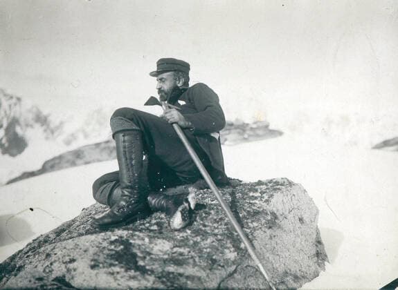 Commandant CHARCOT le Commandant Charcot au pole sud en 1903-1905. Photographie PLENEAU P. (19-20 s.). Credit: KHARBINE-TAPABOR COLL. S. Kakou.