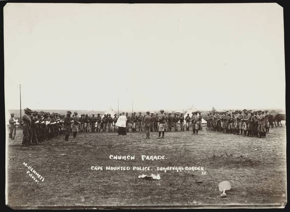 Guerre des Boers Guerre des Boers (1899-1902). Parade de l eglise. Police montee britannique du Cap a la frontiere du Transvaal. Photographie par M. BENNETT (19-20eme). Credit : Collection MX KHARBINE-TAPABOR. *** Boer War Boer War Boer War 1899 1902 Parade of the British Mounted Police Church from Cape Town to the Transvaal border Photography by M BENNETT 19 20th Credit Collection MX KHARBINE TAPABOR  KH65433