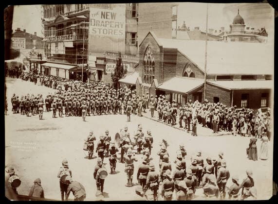 Guerre des Boers Guerre des Boers (1899-1902). Parade des troupes anglaises devant l eglise de Johannesburg en novembre 1900. Photographie par M. BENNETT (19-20eme). Credit : Collection MX KHARBINE-TAPABOR. *** Boer War Boer War Boer War 1899 1902 Parade of English troops in front of the Johannesburg church in November 1900 Photograph by M BENNETT 19 20th Credit Collection MX KHARBINE TAPABOR  KH65441