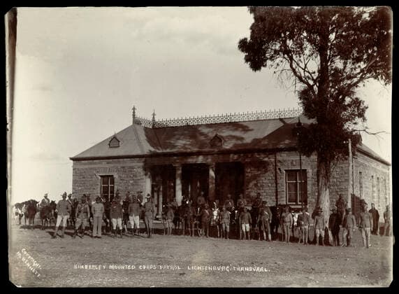 Guerre des Boers Guerre des Boers (1899-1902). Patrouille montee britannique de Kimberley, a Lichtenburg. Photographie par M. BENNETT (19-20eme). Credit : Collection MX KHARBINE-TAPABOR. *** Boer War Boer War Boer War 1899 1902 British mounted Kimberley patrol, Lichtenburg Photograph by M BENNETT 19 20th Credit Collection MX KHARBINE TAPABOR  KH65457