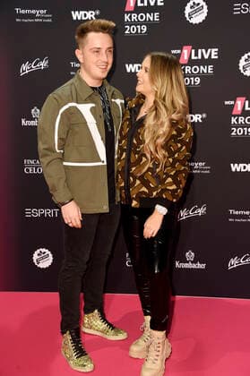 Eugen Kazakov und Dagi Bee bei der 20. Verleihung der 1Live Krone 2019 in der Jahrhunderthalle. Bochum, 05.12.2019