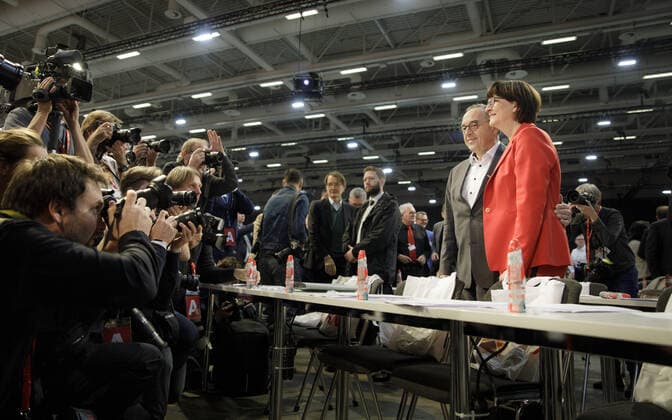 SPD Parteitag. Die designierten SPD Parteivorsitzenden Norbert Walter-Borjans und Saskia Esken zu Beginn des Parteitages. Berlin, 06.12.2019 Berlin Deutschland *** SPD Party Congress The designated SPD party chairmen Norbert Walter Borjans and Saskia Esken at the beginning of the party congress Berlin, 06 12 2019 Berlin Germany Copyright: xXanderxHeinl photothek.netx