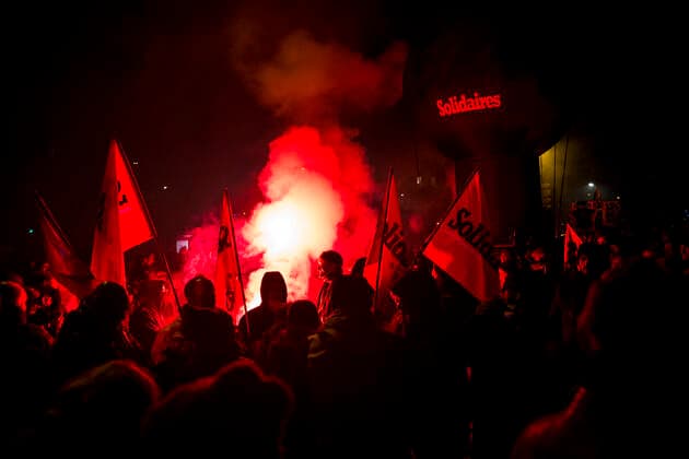 Bilder des Jahres 2019, News 12 Dezember People take part in a demonstration against the pensions overhauls, in Paris, on December 5, 2019 as a part of a nationwide strike. Trains cancelled, schools closed: France scrambled to make contingency plans on for huge strike against pension overhauls the poses one of the biggest challenges yet to French president s sweeping reform drive. 248332 2019-12-05  Copyright: xE.Cegarrax xStarfacex STAR_248332_085