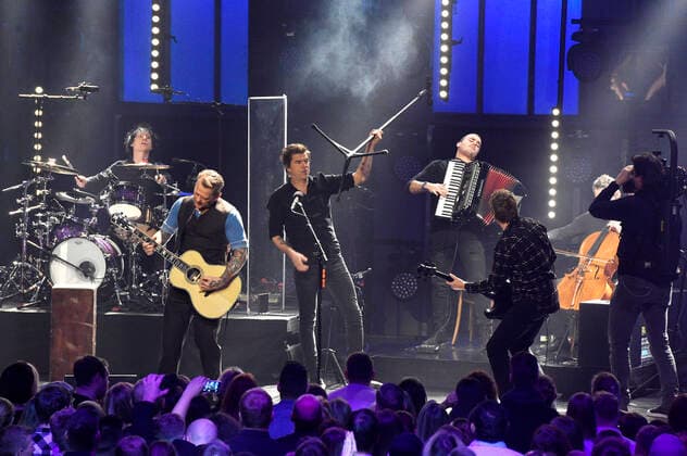 Die Toten Hosen live bei der 20. Verleihung der 1Live Krone 2019 in der Jahrhunderthalle. Bochum, 05.12.2019