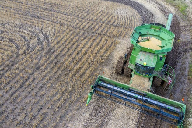 September 14, 2017, Stockbridge, Wisconsin, USA: Stockbridge, Wisconsin - A combine harvests soybeans on a Wisconsin farm. Stockbridge USA - ZUMAw66_ 20170914_zaf_w66_125 Copyright: xJimxWestx