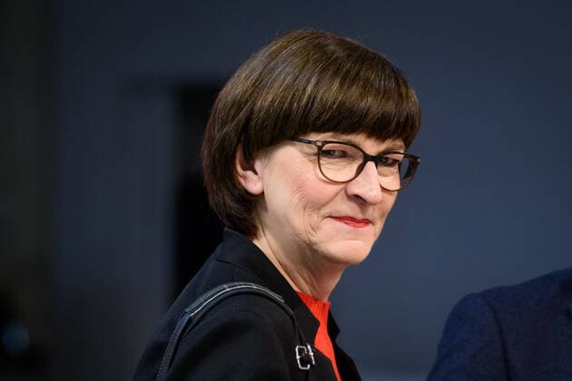 SPD Bundesparteitag in Berlin Deutschland, Berlin - 08.12.2019: Im Bild ist Saskia Esken (Bundesvorsitzende SPD) zu sehen. Berlin Berlin Deutschland *** SPD Federal Party Congress in Berlin Germany, Berlin 08 12 2019 The picture shows Saskia Esken Federal Chairman SPD Berlin Berlin Germany