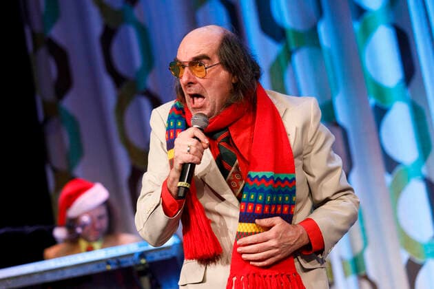 Guildo Horn und Die Orthopädischen Strümpfe live bei einem Konzert der Tour Weihnachten mit Guildo im Gloria-Theater. Köln, 07.12.2019