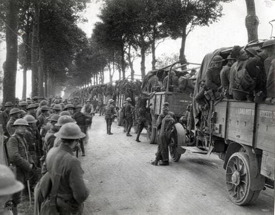 Premiere guerre mondiale Infanterie americaine lors de la bataille de la Marne. Photographie de la guerre 14-18. Credit : Collection NBL KHARBINE-TAPABOR. *** First World War American Infantry at the Battle of the Marne War Photography 14 18 Credit Collection NBL KHARBINE TAPABOR  KH151242