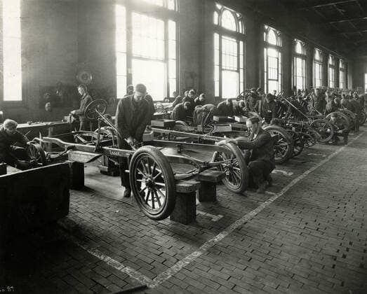 INDUSTRIE AUTOMOBILE Industrie automobile dans l Ohio (USA). Photographie vers 1910. Credit : Collection NBL KHARBINE-TAPABOR. *** Automotive INDUSTRY Automotive industry in Ohio USA Photography circa 1910 Credit Collection NBL KHARBINE TAPABOR  KH151356