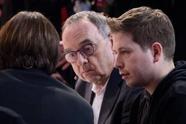 SPD Bundesparteitag in Berlin Deutschland, Berlin - 08.12.2019: Im Bild sind Norbert Walter-Borjans und Kevin Kühnert zu sehen. Berlin Berlin Deutschland *** SPD Federal Party Congress in Berlin Germany, Berlin 08 12 2019 The picture shows Norbert Walter Borjans and Kevin Kühnert Berlin Berlin Germany