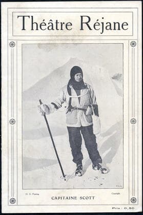 EXPEDITION POLAIRE Portrait du Capitaine SCOTT (1868-1912), a propos de la diffusion du film Vers le Pole Sud . Couverture de programme du theatre Rejane, vers 1913. Photographie par H.G. PONTING. Credit : Collection IM KHARBINE-TAPABOR.