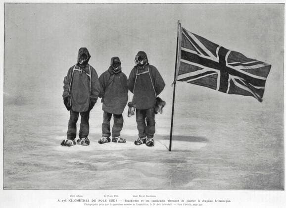 SHACKLETON A 178 km du pole sud: SHACKLETON et ses camarades viennent de planter le drapeau britannique dans L Illustration du 19 06 1909. Credit: Collection KHARBINE-TAPABOR. *** SHACKLETON 178 km from the south pole SHACKLETON and his comrades have just planted the British flag in L Illustration of 19 06 1909 Credit Collection KHARBINE TAPABOR  KH18914