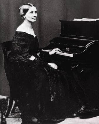 Clara SCHUMANN Clara SCHUMANN (1819-1896) au piano. Daguerreotype anonyme vers 1850, a Hambourg. Credit : Collection CL KHARBINE-TAPABOR. *** Clara SCHUMANN Clara SCHUMANN Clara SCHUMANN 1819 1896 at the piano Anonymous Daguerreotype around 1850, in Hamburg Credit Collection CL KHARBINE TAPABOR  KH28850