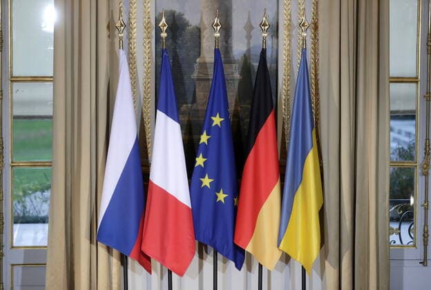 News Bilder des Tages PARIS, FRANCE â€“ DECEMBER 9, 2019: Flags in the Murat Lounge in the Elysee Palace before a Normandy Four summit; talks in the so-called Normandy Four format involve representatives of Ukraine, Germany, France and Russia who discuss settlement of the conflict in eastern Ukraine. Mikhail Metzel TASS  TS0C6AFC