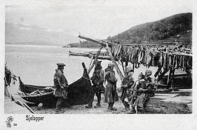 Laponie Sjolapper : lapons suedois. Carte postale vers 1905. Credit : Collection IM KHARBINE-TAPABOR.