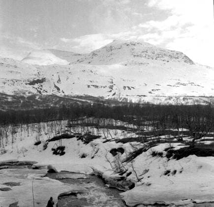 LAPONIE Paysage en LAPONIE. Photographie de Roger PERRIN , 1955. Credit Photo PERRIN KHARBINE TAPABOR