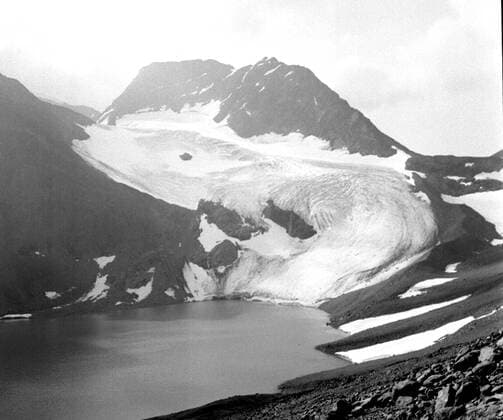LAPONIE KEBNEKAISE , Paysage en LAPONIE. Photographie de Roger PERRIN , 1955. Credit Photo PERRIN KHARBINE TAPABOR