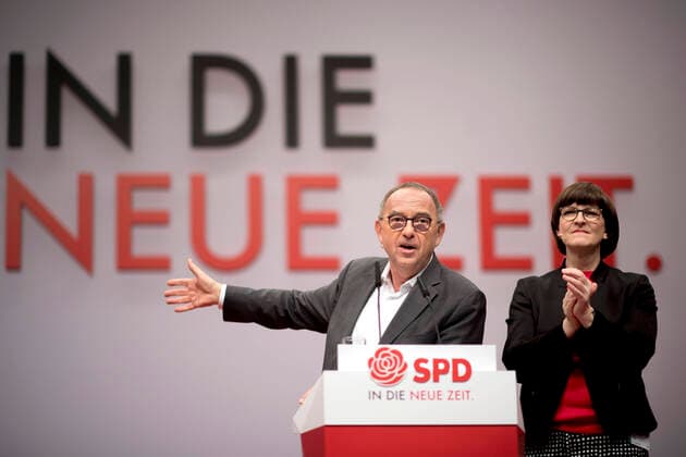 SPD Party Congress DEU, Deutschland, Germany, Berlin, 08.12.2019 Norbert Walter-Borjans und Saskia Esken (v.l.n.r.), die neuen Parteivorsitzende der SPD, reden zum Abschluss auf dem Parteitag der SPD unter dem Motto In Die Neue Zeit in Berlin. Norbert Walter-Borjans and Saskia Esken (f.l.t.r.), the new elected co-leaders of the German Social Democrats SPD, at the SPD federal party congress on December 8, 2019 in Berlin, Germany. SPD members nationwide voted for the pair and delegates are expected to confirm their election. Their election has raised concerns that, because the two pushed a markedly left-wing platform, the SPD might break from its governing coalition