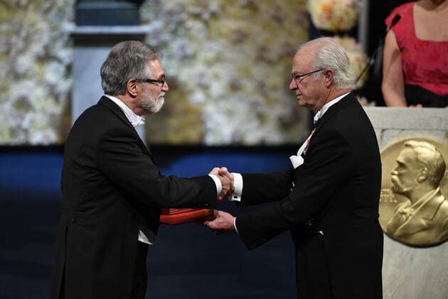 Physiology or Medicine laureate Gregg L Semenza, left, receives the prize from King Carl Gustaf of Sweden, during the Nobel Prize award ceremony, at the Stockholm Concert Hall, in Stockholm, Monday, Dec 10, 2019 STOCKHOLM SWEDEN x10060x,  Copyright: xHenrikxMontgomery TTx SWEDEN NOBEL