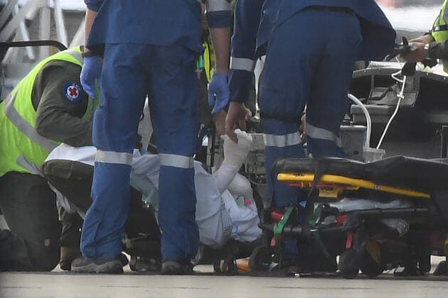 Bilder des Jahres 2019, News 12 Dezember News Bilder des Tages NZ VOLCANO SURVIVORS RETURN, A survivor of the fatal Whaakaari Volcanic eruption in New Zealand is removed on a stretcher from a RAAF C-130 Hercules at Sydney Airport in Sydney, Thursday, December 12, 2019. ( NO ARCHIVING, EDITORIAL USE ONLY, NO USE IN BOOKS WITHOUT CONSENT SYDNEY NSW AUSTRALIA  Copyright: xJOELxCARRETTx 20191212001437570082