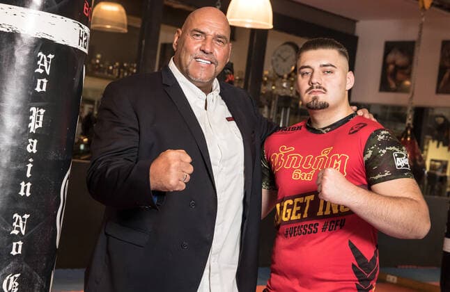 Hannover, 07.08.2019 : Ben Hanebuth, Sohn von Frank Hanebuth trainiert im Powerhouse Gym am Steintor mit Trainer Reza für seinen 2. Kampf in der Swisslife Hall am 31.08.2019. Mit dabei : Vater Frank, Trainer Reza und Veranstalter Benjamin Aebischer von Power FC Â© Tobias Wölki Hannover *** Hanover, 07 08 2019 Ben Hanebuth, son of Frank Hanebuth trains at the Powerhouse Gym at Steintor with coach Reza for his 2 fight at the Swisslife Hall on 31 08 2019 Father Frank, coach Reza and organizer Benjamin Aebischer of Power FC Â© Tobias Wölki Hanover