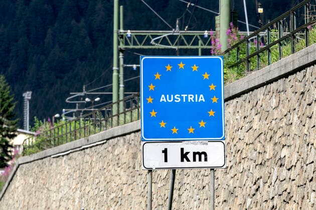 Tafel, 1km bis zur österreichischen Staatsgrenze