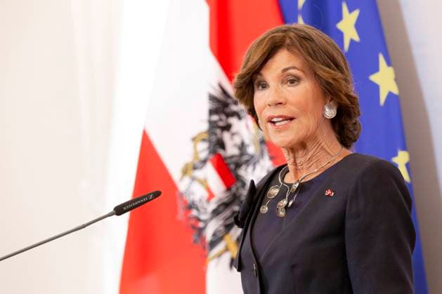 Brigitte Bierlein, österreichische Bundeskanzlerin *** Brigitte Bierlein, Austrian Federal Chancellor  1065517413